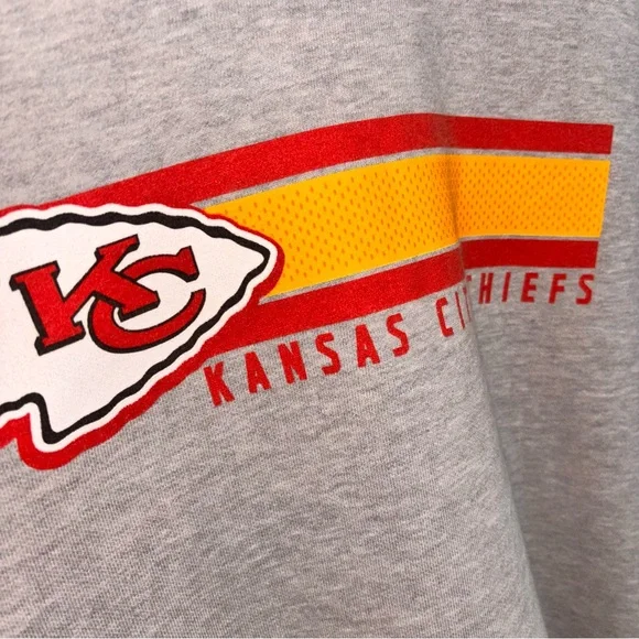 NFL men’s XXL Kansas City Chiefs light gray sweatshirt front logo - Picture 2 of 6